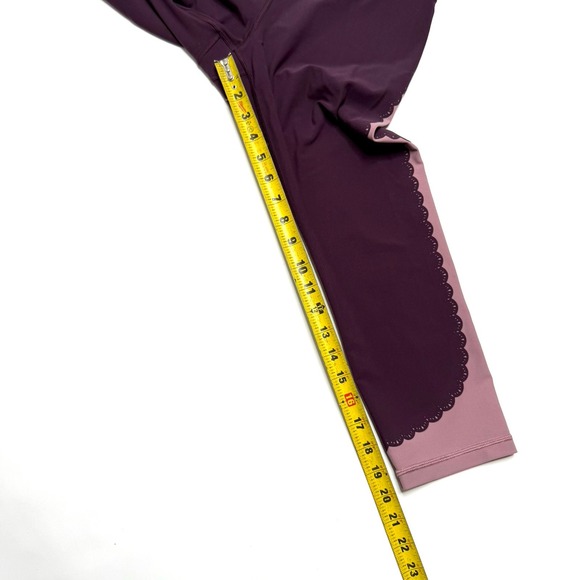 Athleta Purple Elation Scallop Capri‎ Leggings Size M Agate High Waist Yoga Cute - Picture 4 of 10